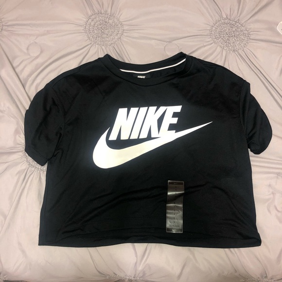 Nike Tops - Nike Cropped Tee